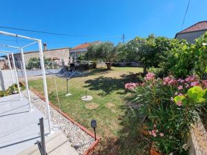 Κήπος έξω από το Apartman Garden