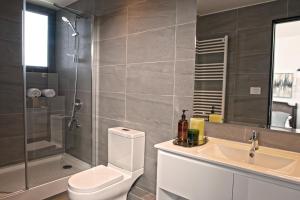 Phòng tắm tại Puerto Varas frente al Lago Llanquihue "Aedes Salus" +1 ảnh