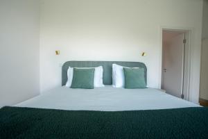Giường trong phòng chung tại Panorama House by LovelyStay