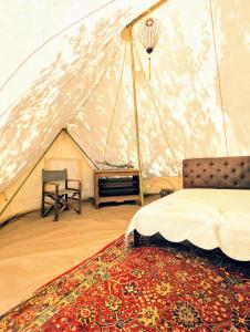 Postel nebo postele na pokoji v ubytování Glamping Grignan 3 personnes vue exceptionnelle