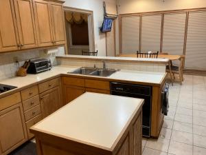Η κουζίνα ή μικρή κουζίνα στο Exclusive Home in Moorings IV