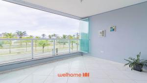 a room with a view of the ocean at Apartamento em Bertioga com vista para o mar in Bertioga