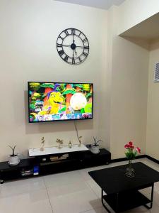 TV/trung tâm giải trí tại Affordable, Cozy and Spacious 1 BR Staycation Near MOA, Airport, Manila Bay, PICC and CPP Pet-Friendly with Pool, Fast WiFi, Netflix