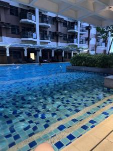 Hồ bơi trong/gần Affordable, Cozy and Spacious 1 BR Staycation Near MOA, Airport, Manila Bay, PICC and CPP Pet-Friendly with Pool, Fast WiFi, Netflix
