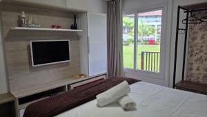 Ένα ή περισσότερα κρεβάτια σε δωμάτιο στο Flat Aconchegante no Club Meridional Carneiros bLP +28 φωτογραφίες