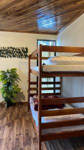 Umda Hotel Montana客房内的一张或多张床位