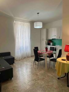 Χώρος καθιστικού στο Casa Morgana Two-room apartment in the center overlooking the lake