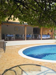Bazén v ubytování Hotel Portales Del Campestre nebo v jeho okolí