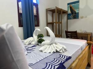Postel nebo postele na pokoji v ubytování Hello Rafiki GuestHouse - Mkunazini