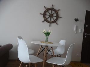 Posedenie v ubytovaní Apartament Bursztynowy