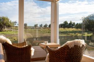 Χώρος καθιστικού στο La Elvira Natural Lodge Nature & Wildlife Experience in Península Valdés +23 φωτογραφίες