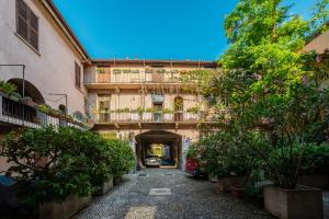 Το κτήριο όπου στεγάζεται  το διαμέρισμα