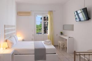 Кровать или кровати в номере Morpheas Pension Rooms & Apartments