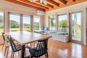 Posezení v ubytování Farmhouse with pool minutes from beach