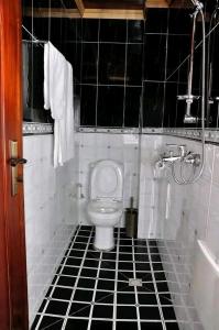 Koupelna v ubytování KEMI Hôtel + 4 fotografie