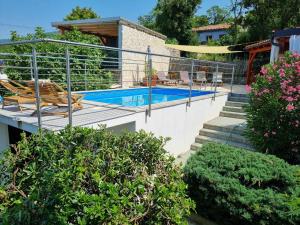 Bazén v ubytování Holiday home in Jadranovo 41882 nebo v jeho okolí