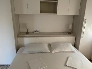 Postel nebo postele na pokoji v ubytování Kozino Apartments