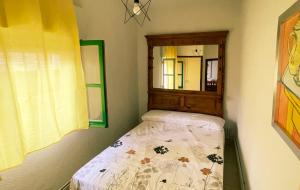 a small bed in a room with a mirror at Casa La Garganta, en plena naturaleza in Piedralaves +8 photos