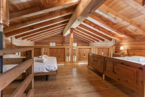 Rúm í herbergi á Chalet à Arolla 8 personnes - vue, nature & parking privé
