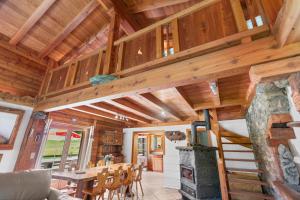 Eldhús eða eldhúskrókur á Chalet à Arolla 8 personnes - vue, nature & parking privé