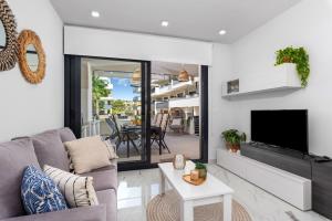 a living room with a couch and a tv at Casa Azul in La Florida