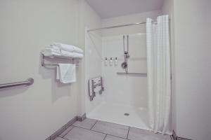 Ένα μπάνιο στο Cobblestone Inn & Suites - Boise City +57 φωτογραφίες
