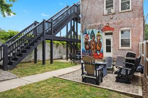 En have udenfor Historic 3-BR Downtown Bourbon Getaway