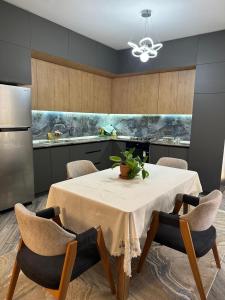 Кухня или мини-кухня в Green house Qusar

