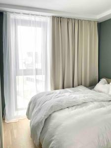 Postel nebo postele na pokoji v ubytování Delicate city apartment with mountain view + 17 fotografií