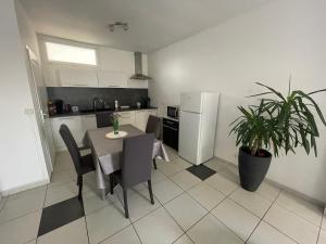 Φωτογραφία από το άλμπουμ του T3 rdc, terrasse ombragée, parking avec portail σε Saint-Laurent-de-la-Salanque