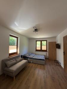 Uma cama ou camas num quarto em Domki Pod Wzgórzem