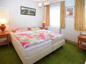 Katil atau katil-katil dalam bilik di Spacious group house in the Harz region