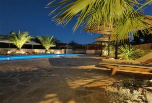 Hồ bơi trong/gần Villa Lojena, luxury studio with Jacuzzi id 112 +31 ảnh