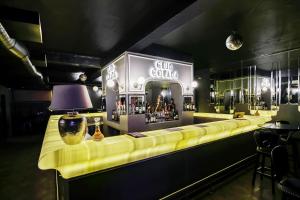 The lounge or bar area at Hotel O Garden View