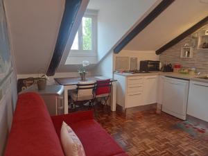 Kuchyňa alebo kuchynka v ubytovaní La Mole apartment