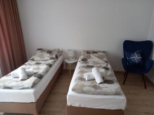 Rúm í herbergi á Mowita