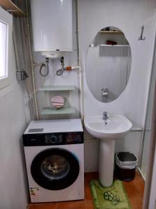 Ένα μπάνιο στο Apartamentos Santillán