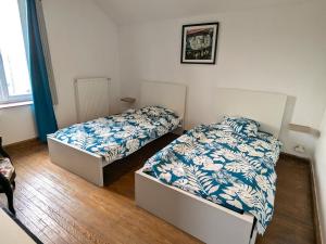 Katil atau katil-katil dalam bilik di Gîte Chenevières - Village paisible avec parking privé - FR-1-584-384