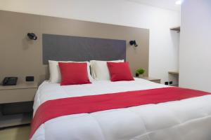 Postel nebo postele na pokoji v ubytování ApartaHotel Estadio