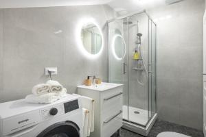 Ένα μπάνιο στο Rudina Apartment near Dubrovnik with free parking