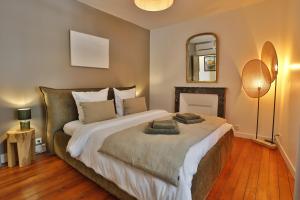 a bedroom with a large bed and a mirror at Le Jardin d'Anatole - Parking - Haut Standing in Châteauroux +69 photos