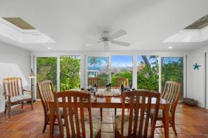 a dining room with a table and chairs at Alaeloa 35 in Kapalua