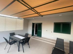 Gambar di galeri bagi Bougainvillea Sea view apartment di Grebaštica