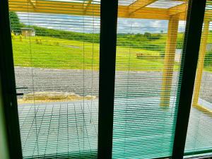 Bazén v ubytování The Jeep House in the Area of Outstanding Natural Beauty nebo v jeho okolí