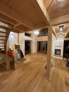 a large living room with wooden floors and a fireplace at Horne Hamre lodge in Horné Hámre