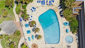 Πισίνα στο ή κοντά στο Corner Beachfront Condo with 270 Degree Gulf View and Wrap Around Balcony on Whitecap Beach Island House Unit 209