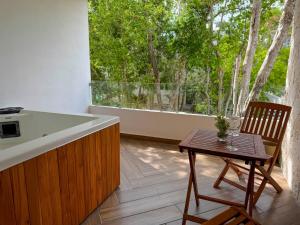 Μπαλκόνι ή βεράντα στο Incredible Studio With Jacuzzi Naia C19