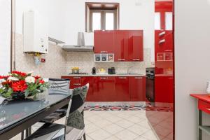 Dapur atau dapur kecil di Charming House Nola +27 gambar