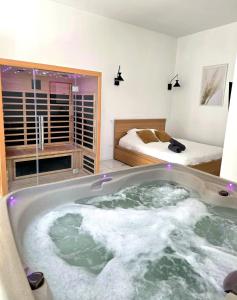 Photo de la galerie de l'établissement Love room Jacuzzi Sauna Privatif Marseille, à Marseille