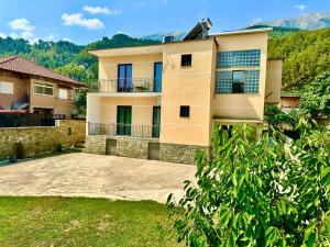 Fotografie z fotogalerie ubytování Mountin View Villa & Rafting In Permet v destinaci Përmet + 107 fotografií